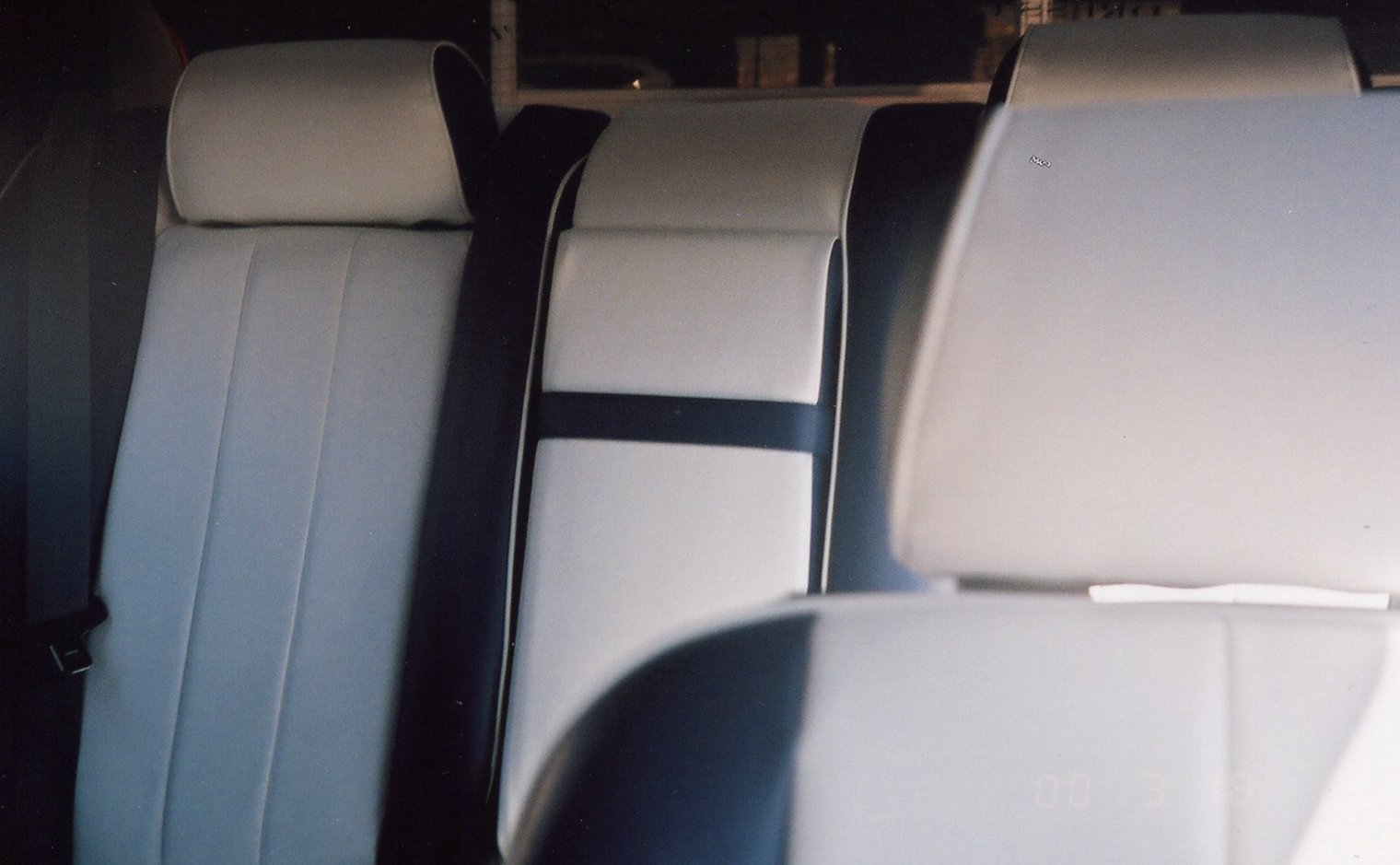 A-3.助手席から後席背もたれを写した写真